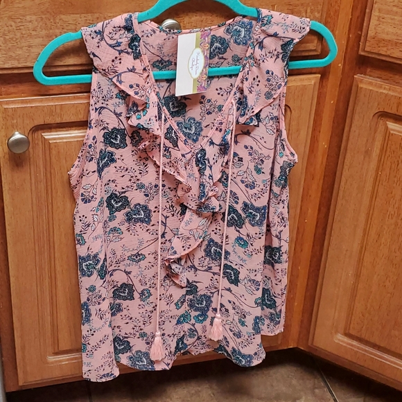 🆕️ Floral Ruffled V-Neck Pullover - Picture 3 of 7